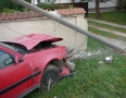Krimi - NEHODA: Autom prerazili múr pri dome - P1170187.JPG